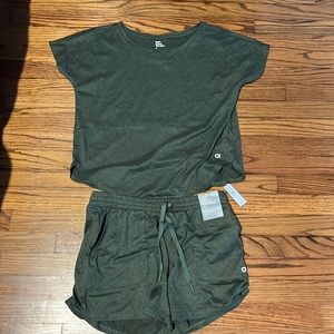 GapFit Brushed Tech Jersey short sleeve shirt and shirt set